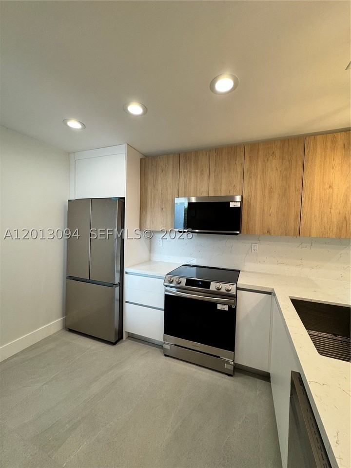 4708 Nw 114th Ave #204-3 - Photo 3 of 25
