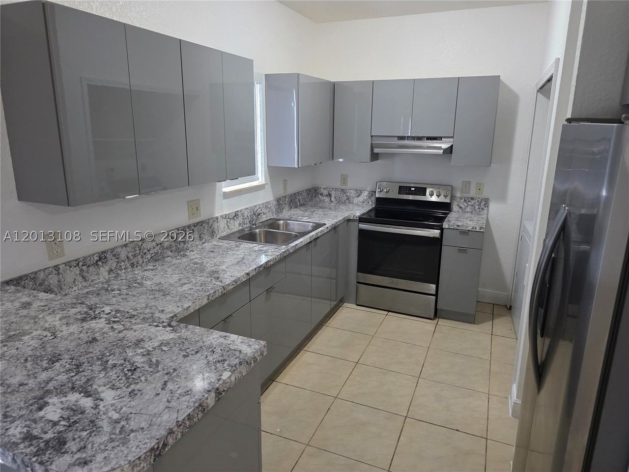 1351 Nw 9th Ct - Photo 3 of 10