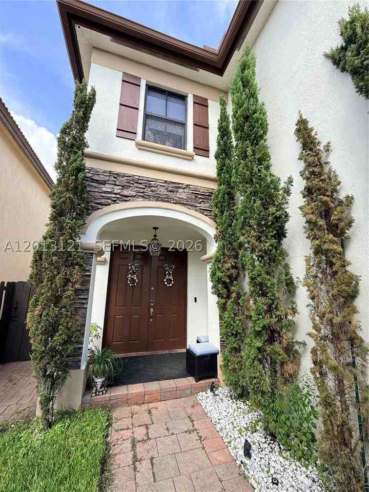 8640 Nw 101st Pl - Photo 3 of 35
