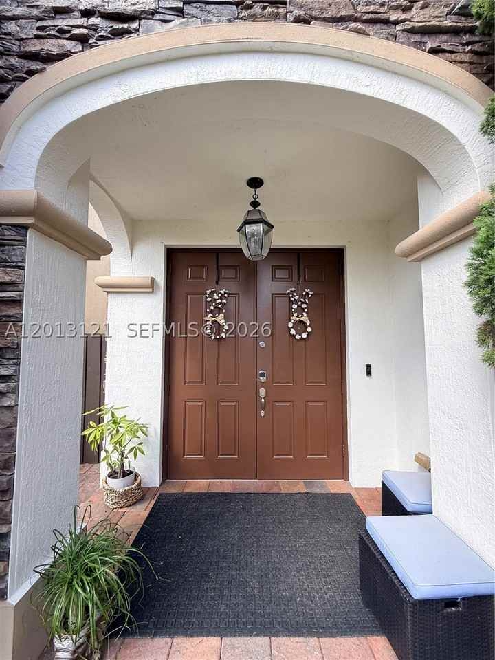 8640 Nw 101st Pl - Photo 4 of 35