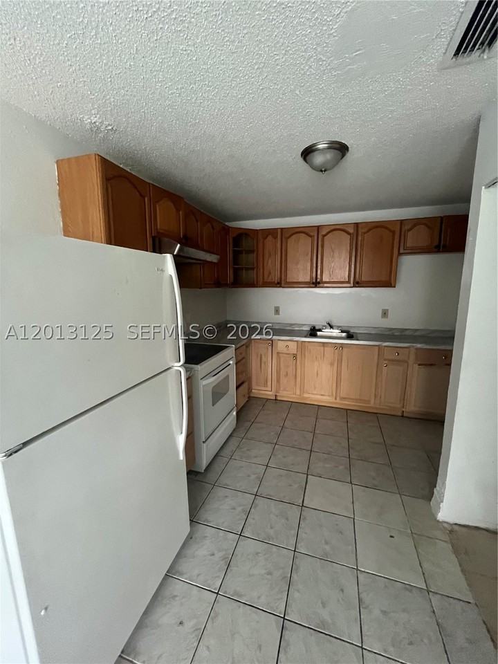 18182 Nw 41st Pl #0 - Photo 3 of 10
