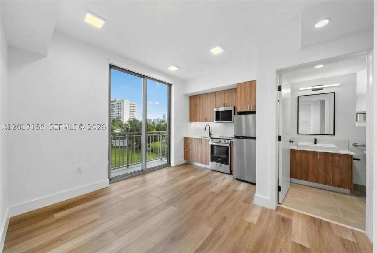 650 Sw 1st St #206