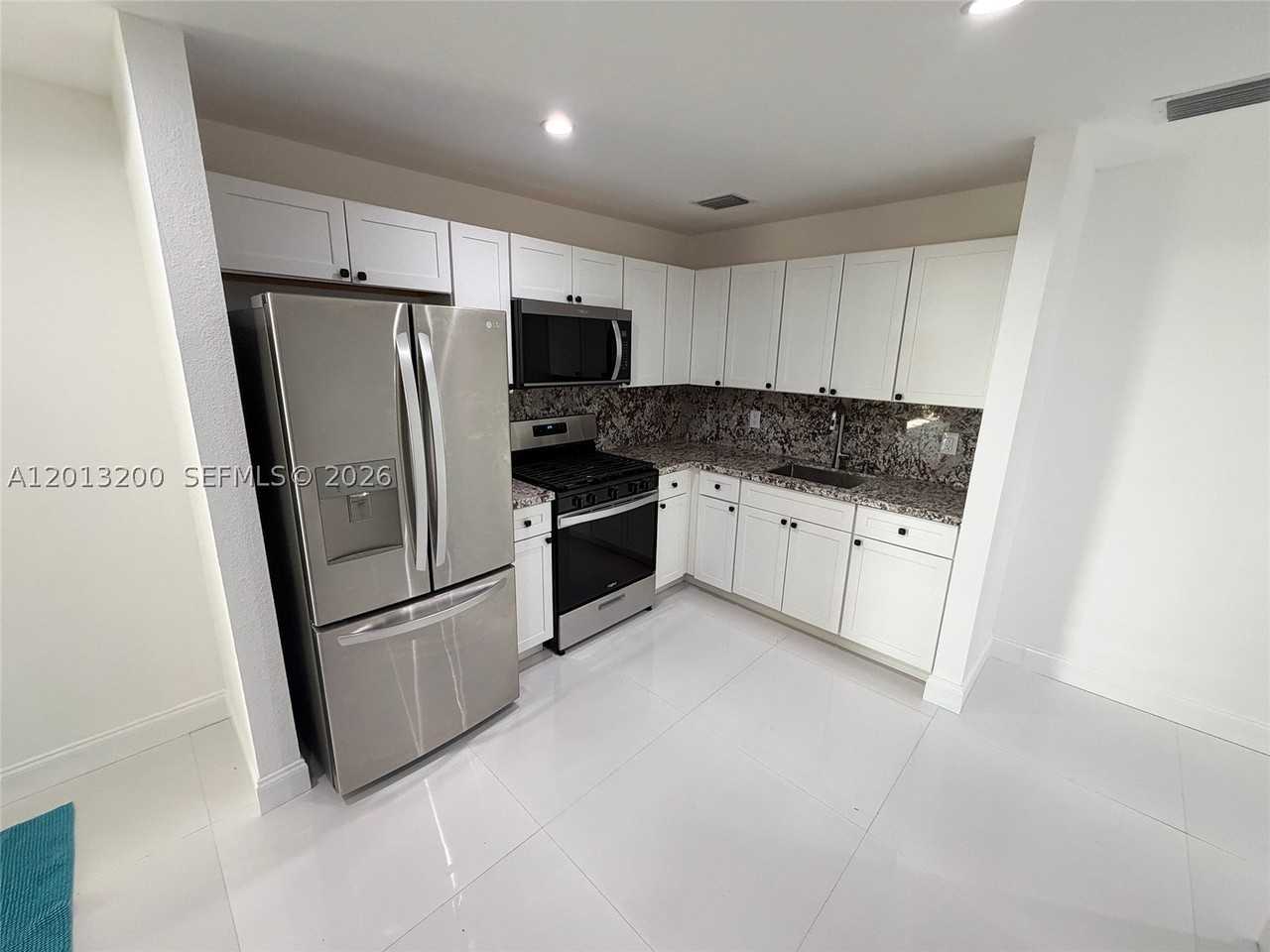 214 Ne 108th St - Photo 5 of 15