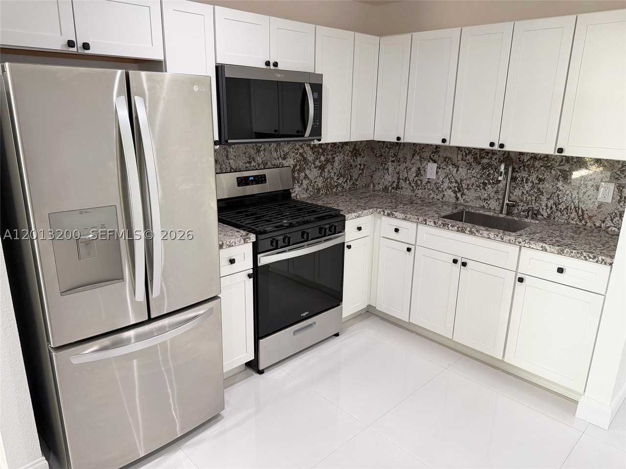 214 Ne 108th St - Photo 6 of 15