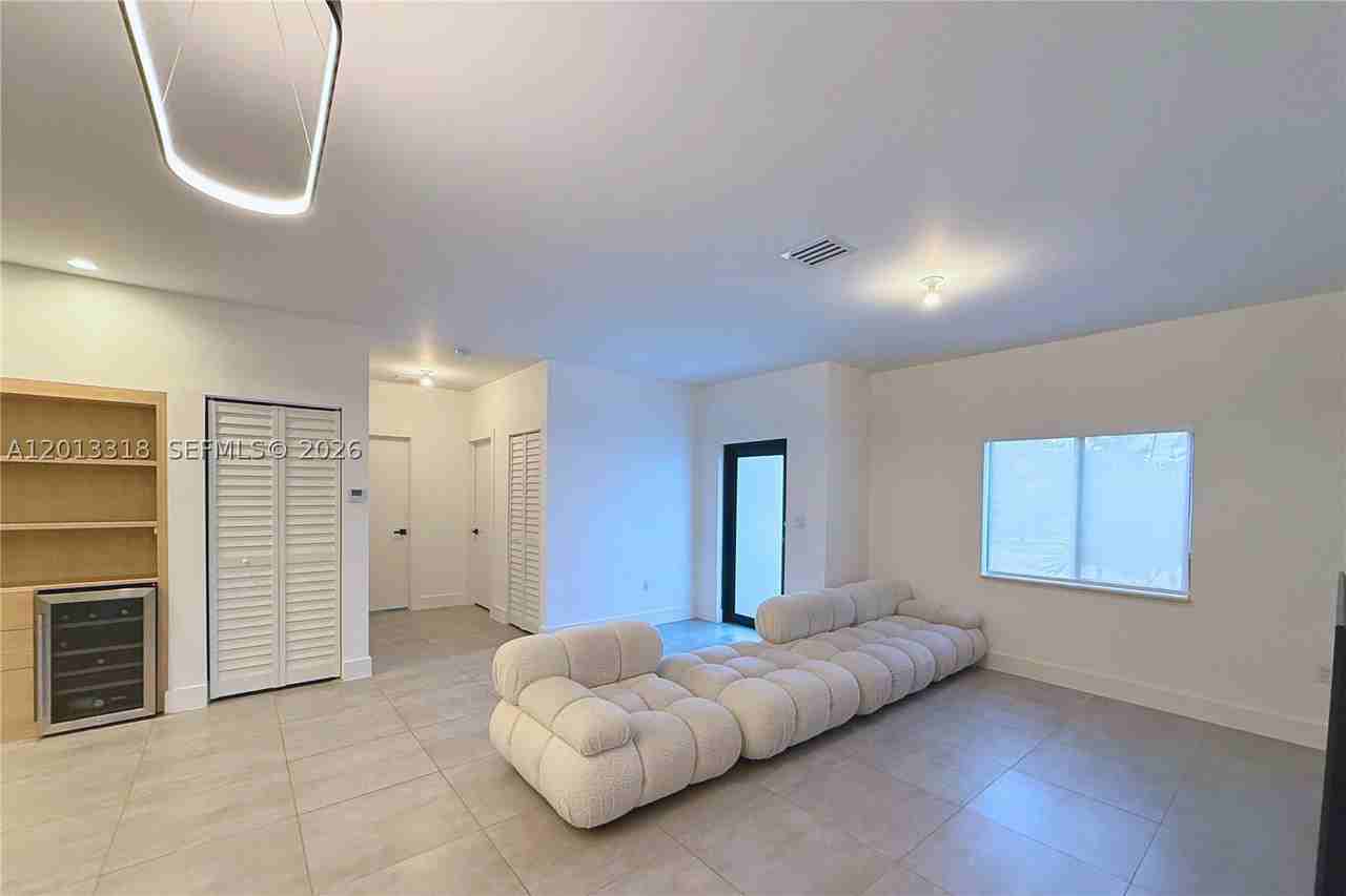 233 Nw 120th St - Photo 2 of 12