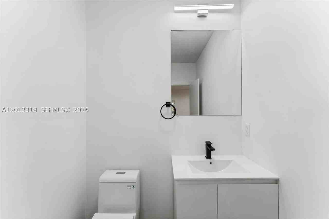 233 Nw 120th St - Photo 5 of 12