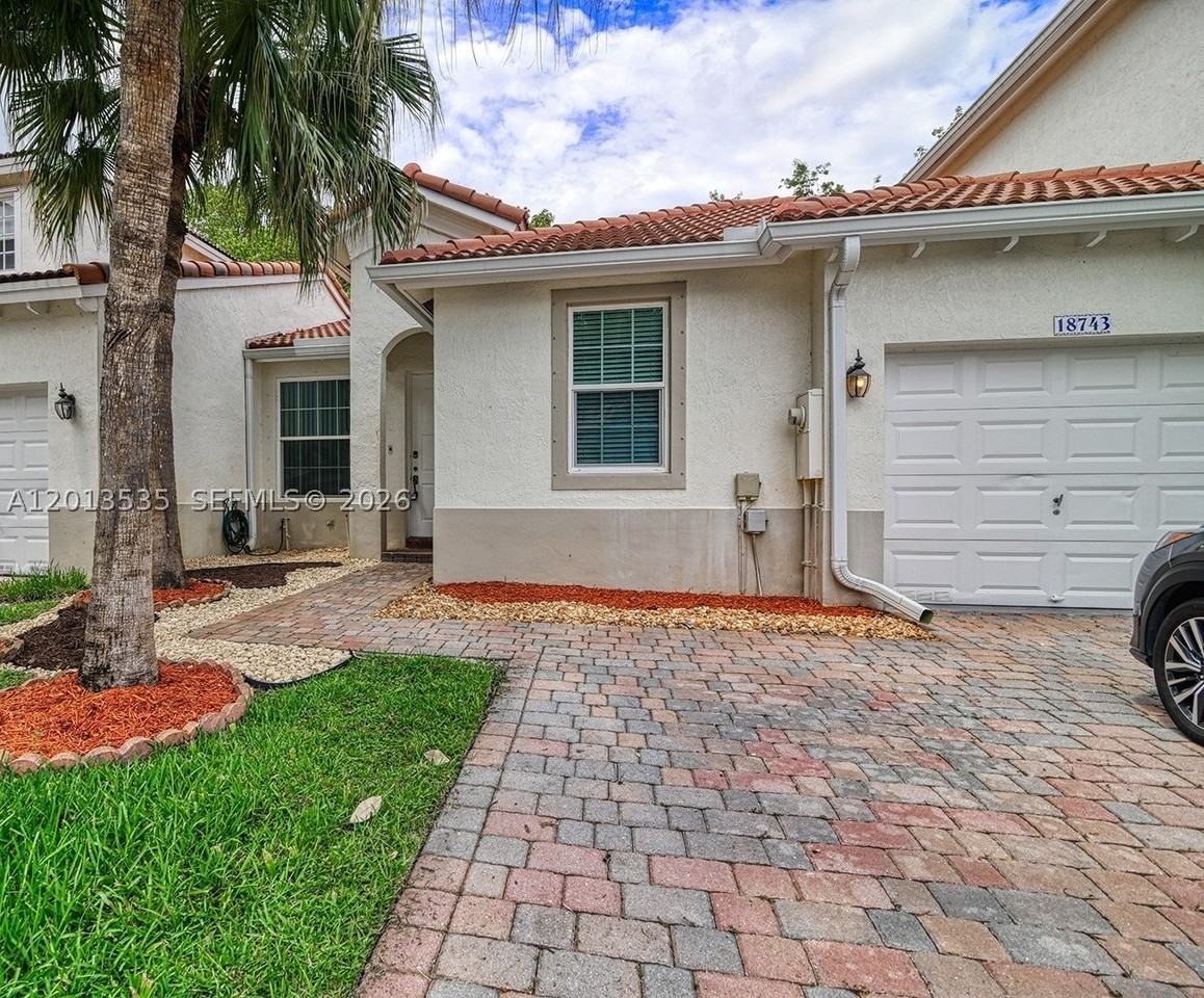 18743 Sw 27th St #18743 - Photo 4 of 25