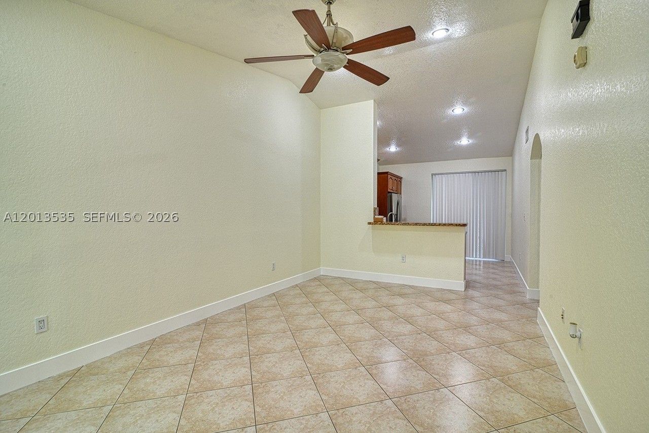 18743 Sw 27th St #18743 - Photo 7 of 25