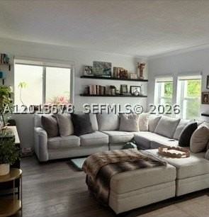 517 Menendez Ave - Photo 5 of 47