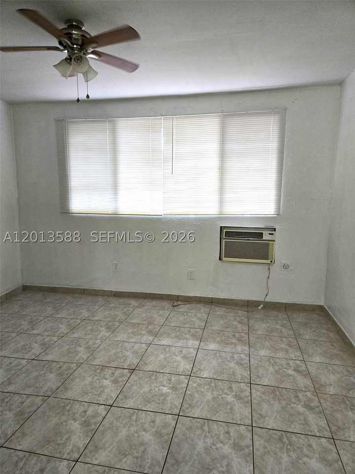 4610 Sw 40th St #1 - Photo 4 of 6