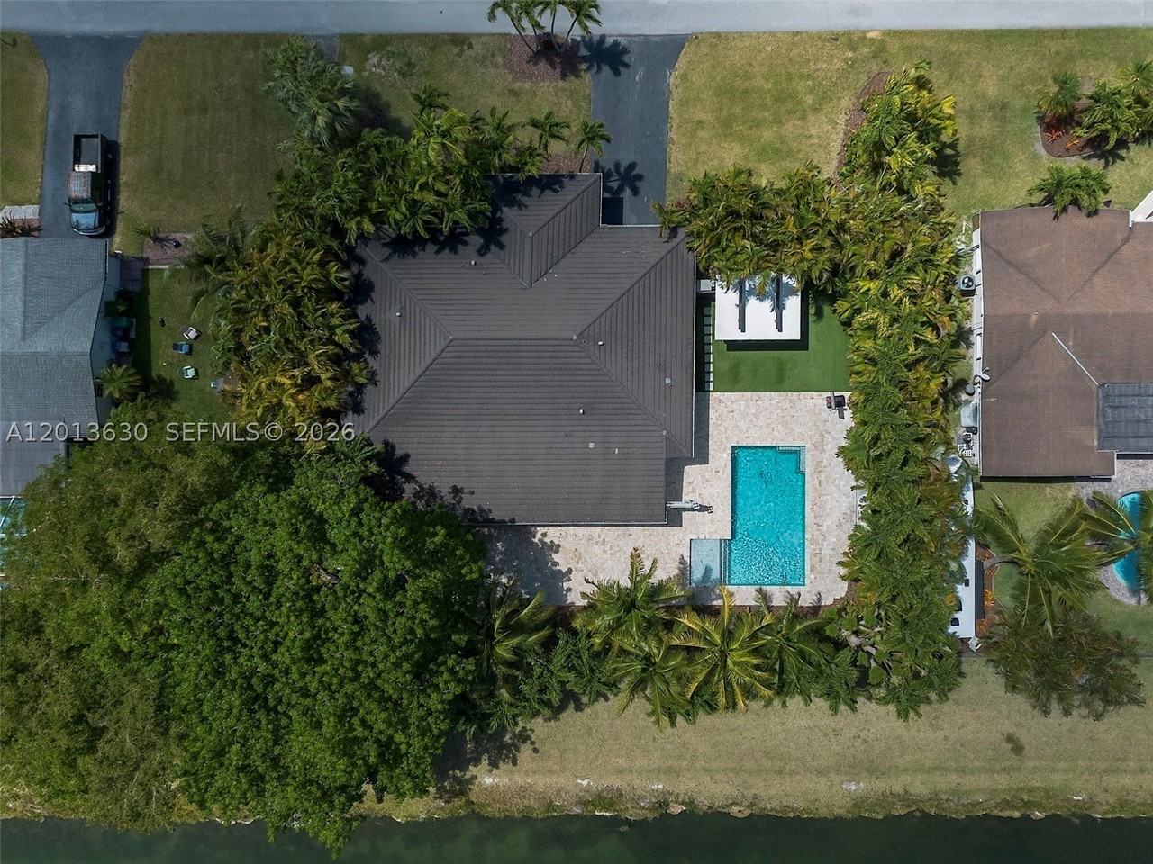 8745 Sw 182nd Ter - Photo 4 of 50