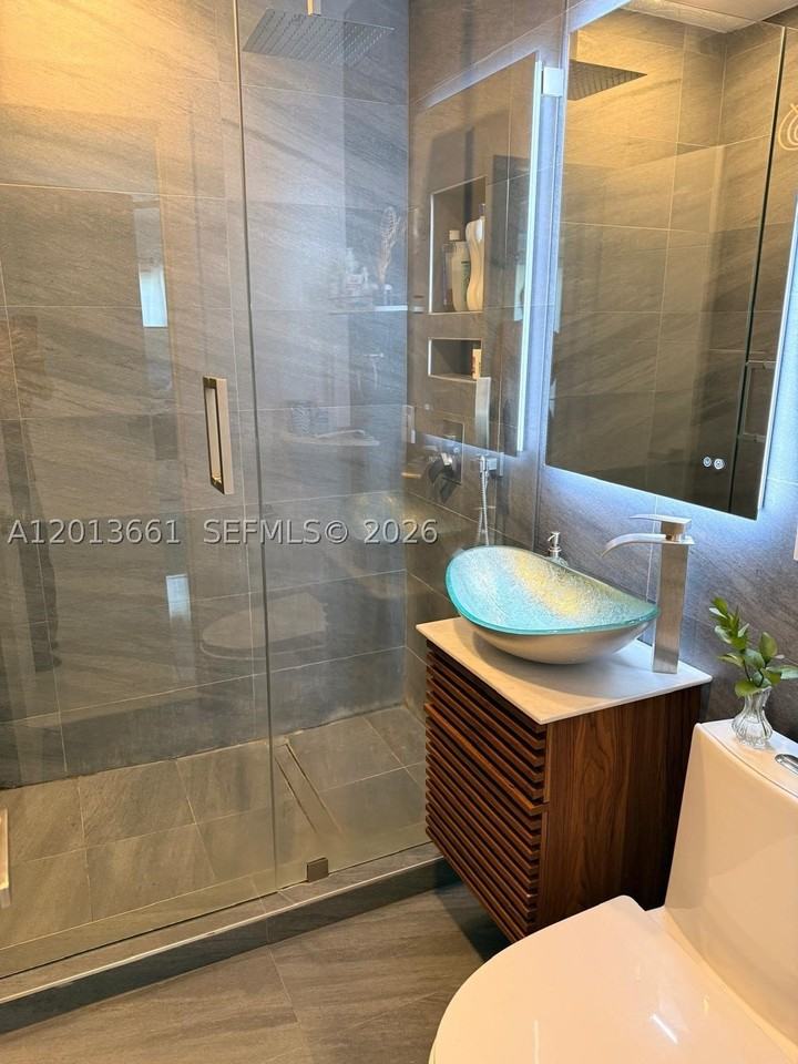 1001 Ne 10th St #2 - Photo 5 of 19