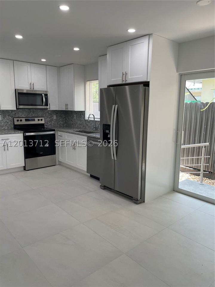 6820 Sw 13th Ter #6820 - Photo 5 of 26