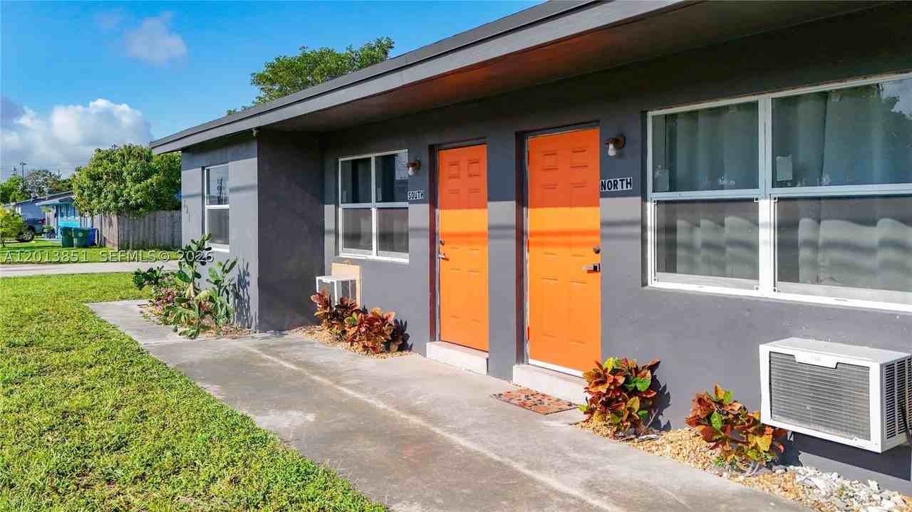 391 Ne 42nd Ct - Photo 3 of 24