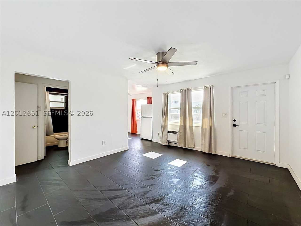 391 Ne 42nd Ct - Photo 5 of 24