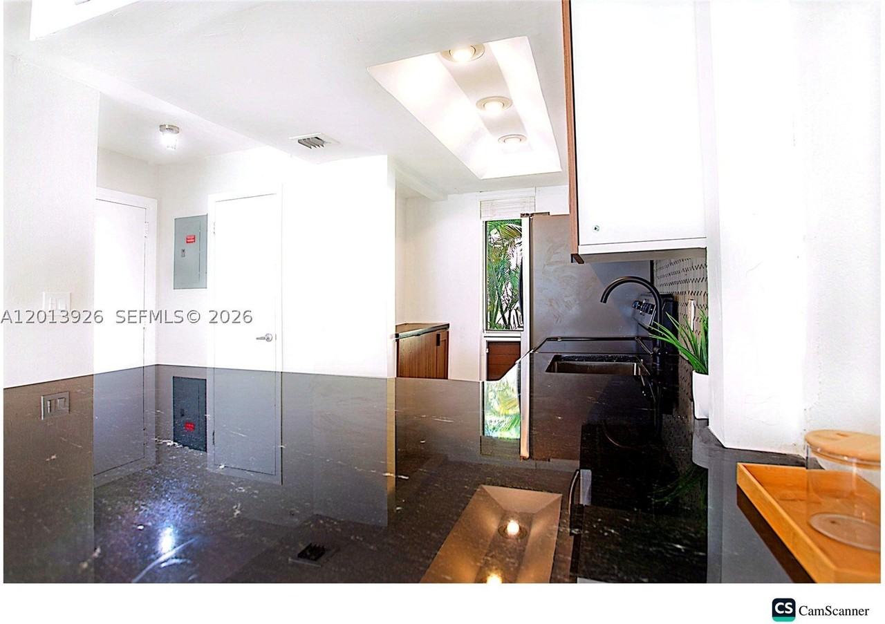 1531 Se 15th St #5 - Photo 6 of 36