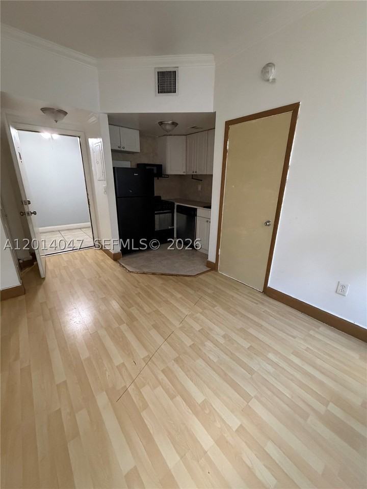 1342 Drexel Ave #205 - Photo 2 of 6