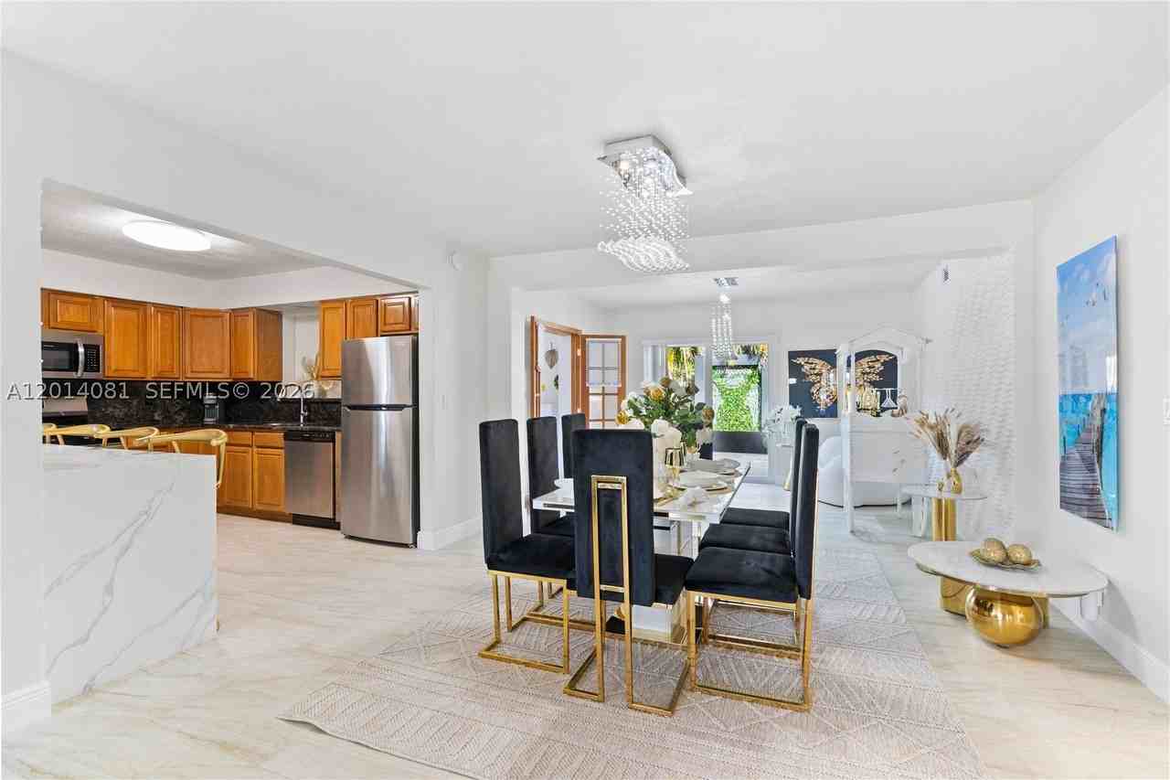 2125 N 14th Ct - Photo 3 of 24