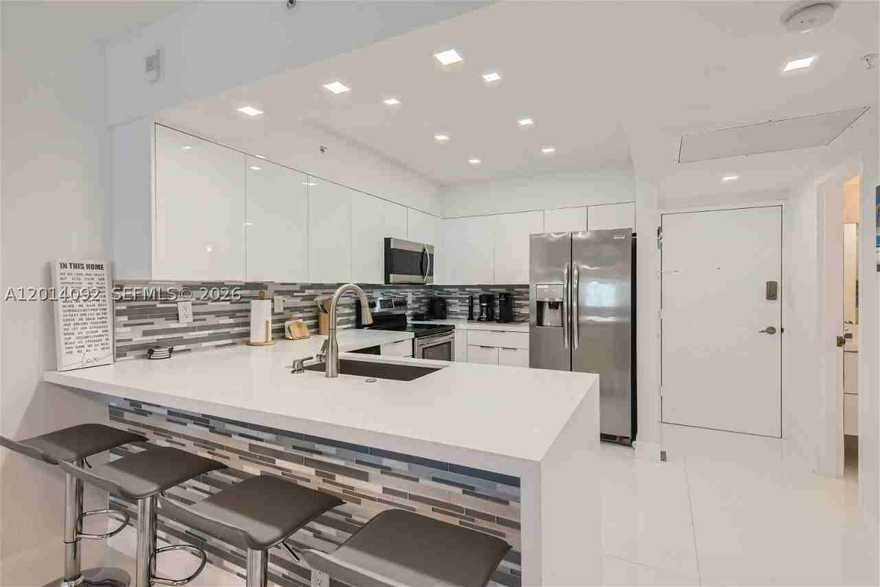2501 S Ocean Dr #1103 - Photo 6 of 23