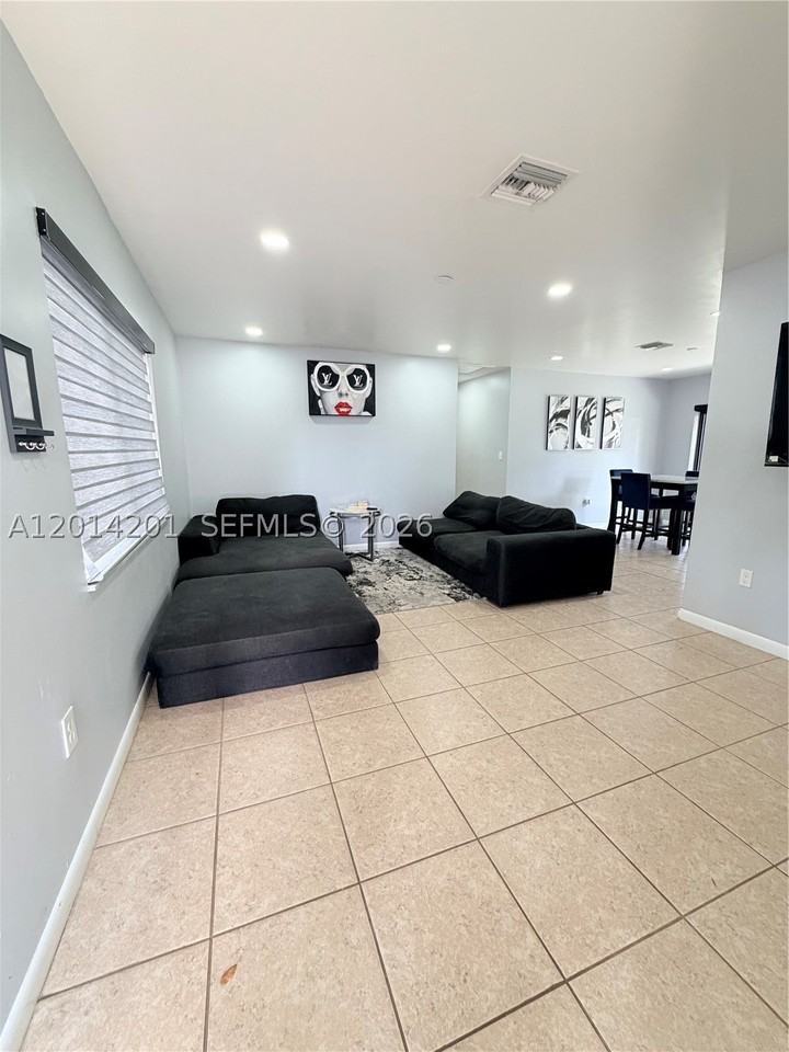 1410 Nw 199th St - Photo 2 of 15