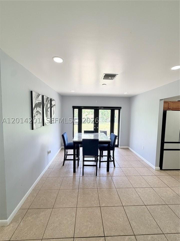1410 Nw 199th St - Photo 4 of 15