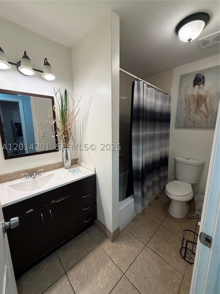 1410 Nw 199th St - Photo 6 of 15