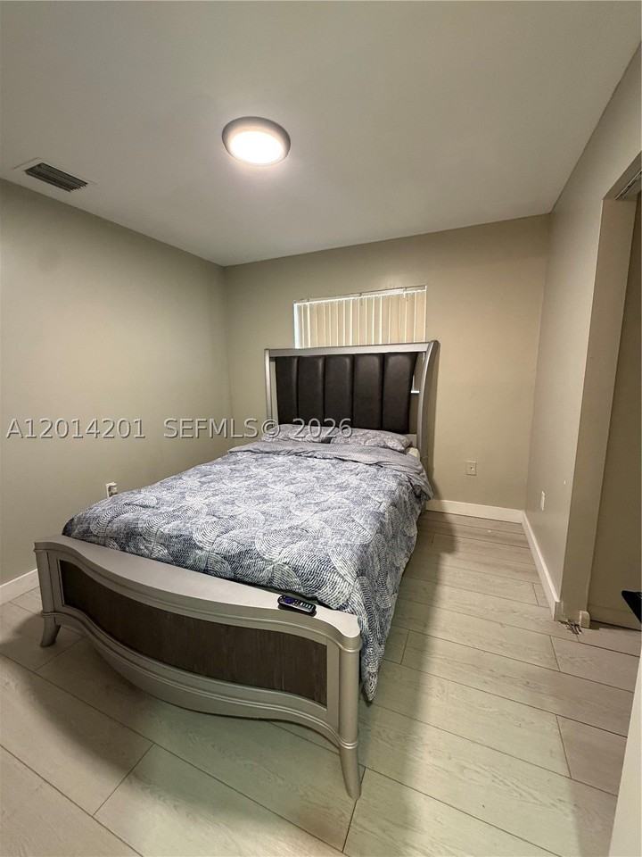 1410 Nw 199th St - Photo 7 of 15