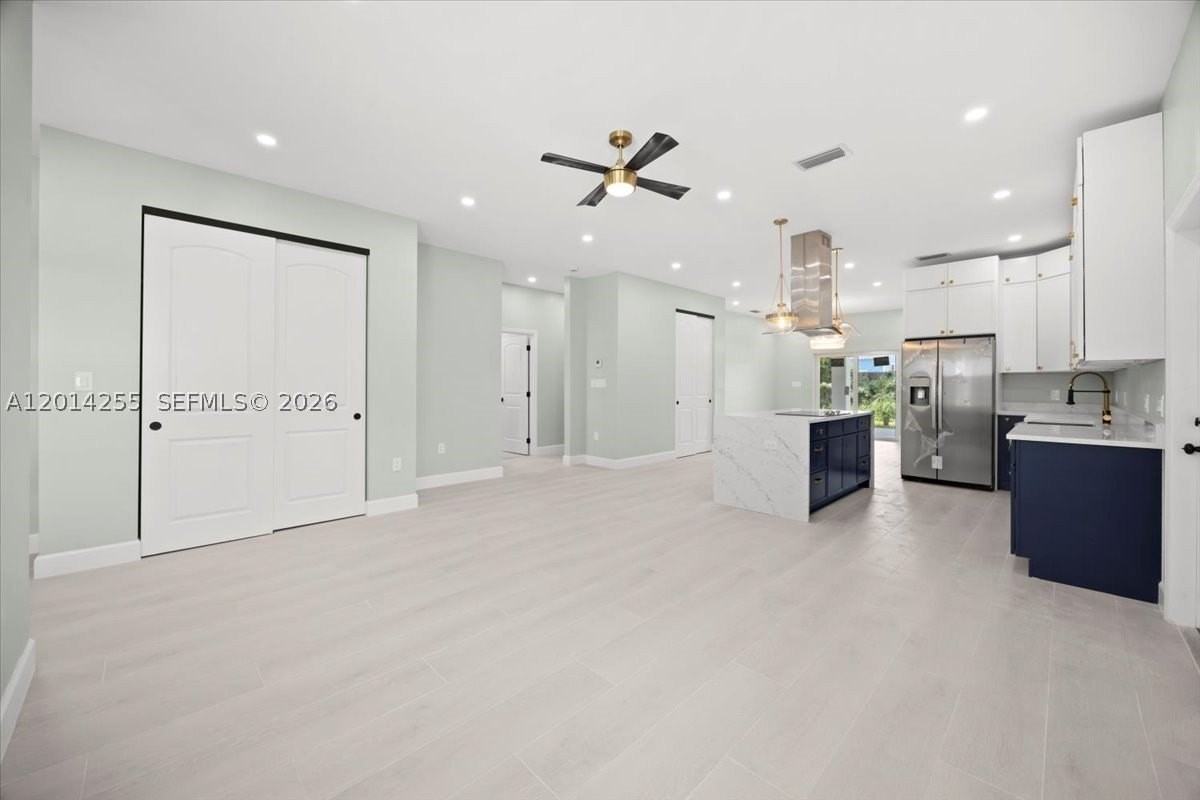 930 34th St - Photo 5 of 17