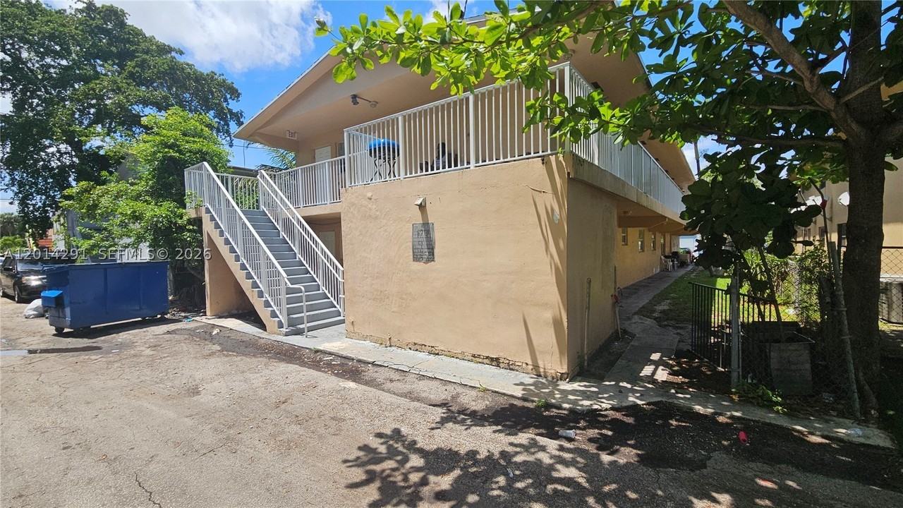 1524 Sw 5th Pl #B - Photo 2 of 17