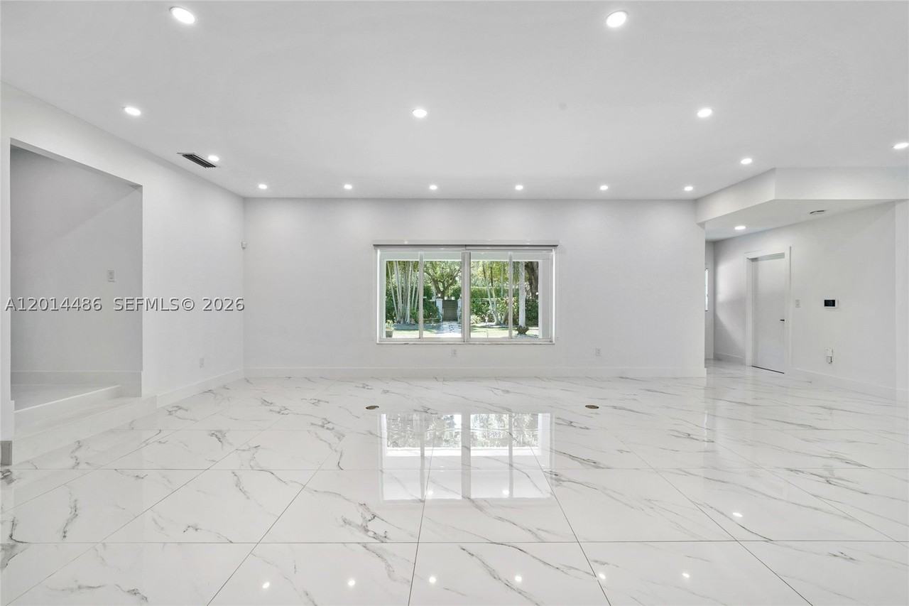 711 Sunset Dr - Photo 6 of 38