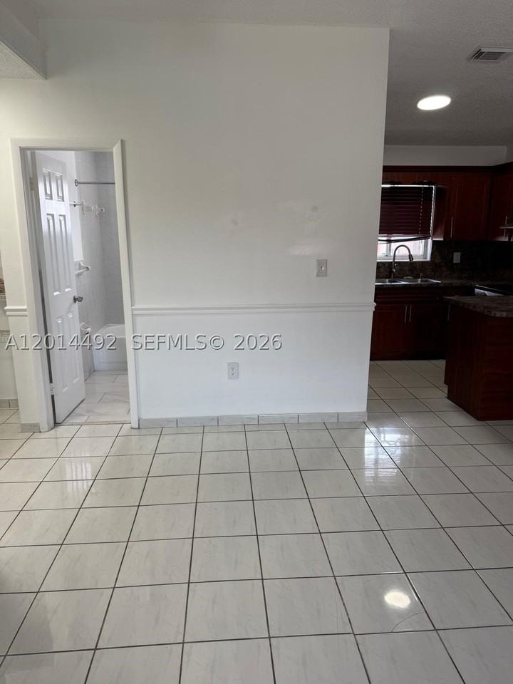 2212 W 74th St #201-28 - Photo 4 of 12