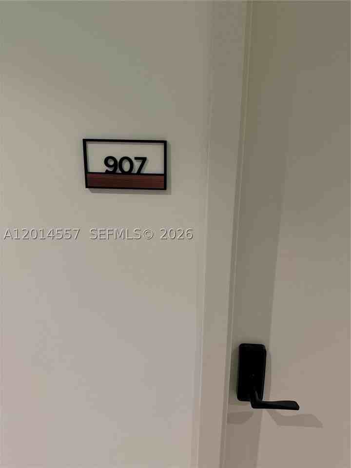 225 N Miami Ave #907