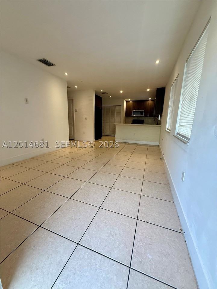 1270 Nw 39th St #1270 - Photo 3 of 12