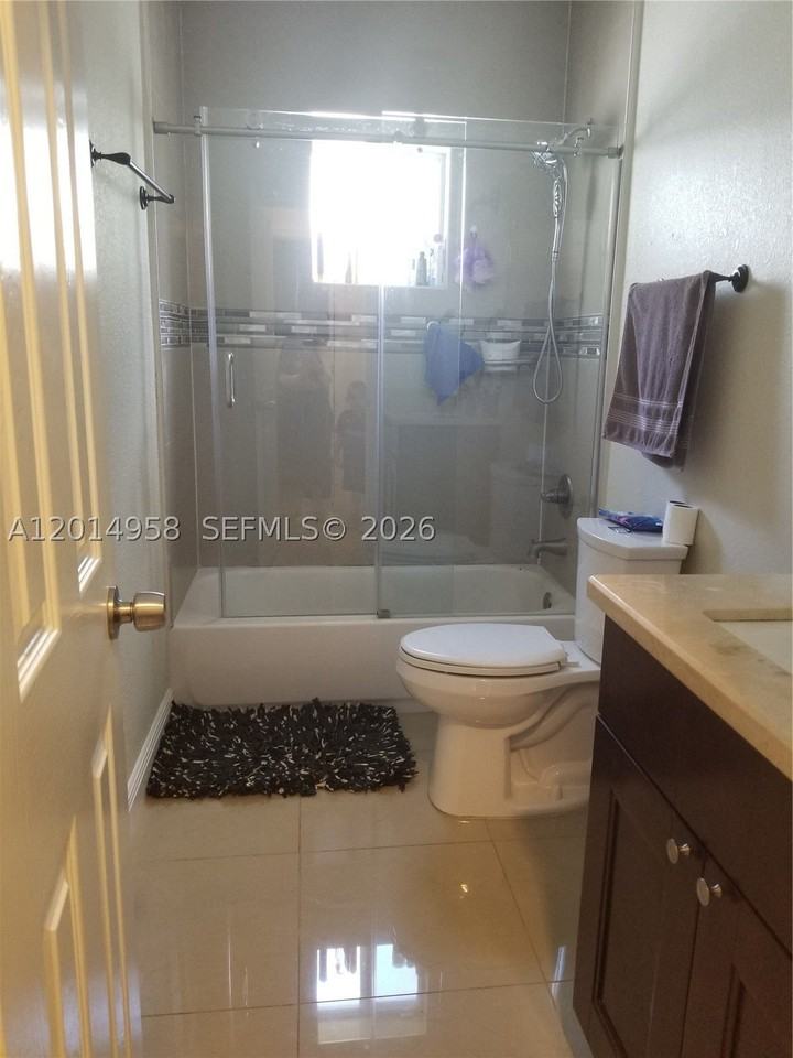 1935 Nw 96th St - Photo 5 of 7