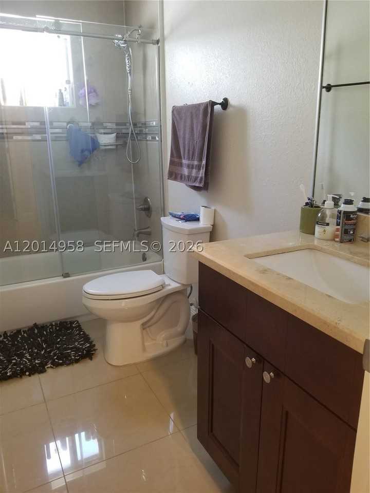 1935 Nw 96th St - Photo 6 of 7