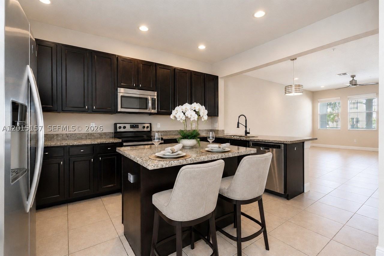 2709 Sw 119th Way #2709 - Photo 2 of 6
