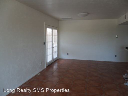 380 W Mustang Rd - Photo 3 of 13