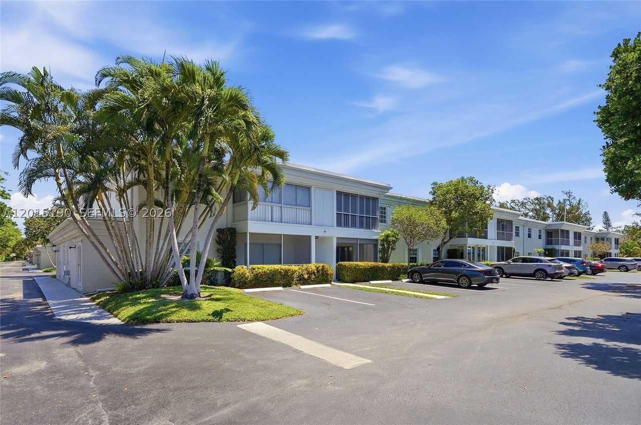 6273 Bay Club Dr #2
