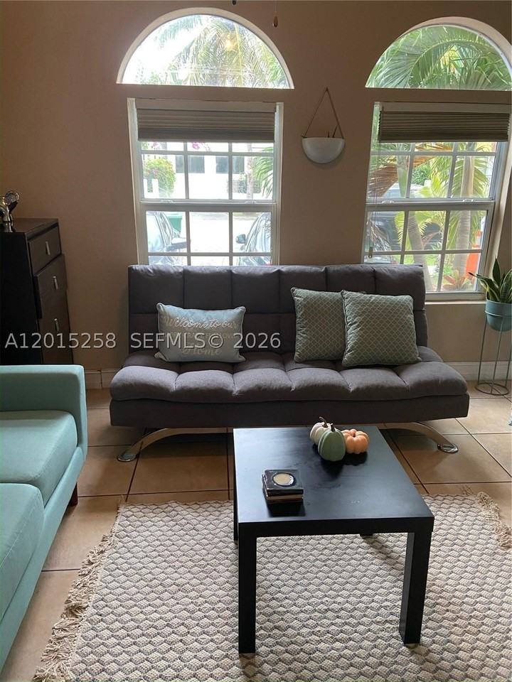 1678 Sw 11th St - Photo 3 of 9