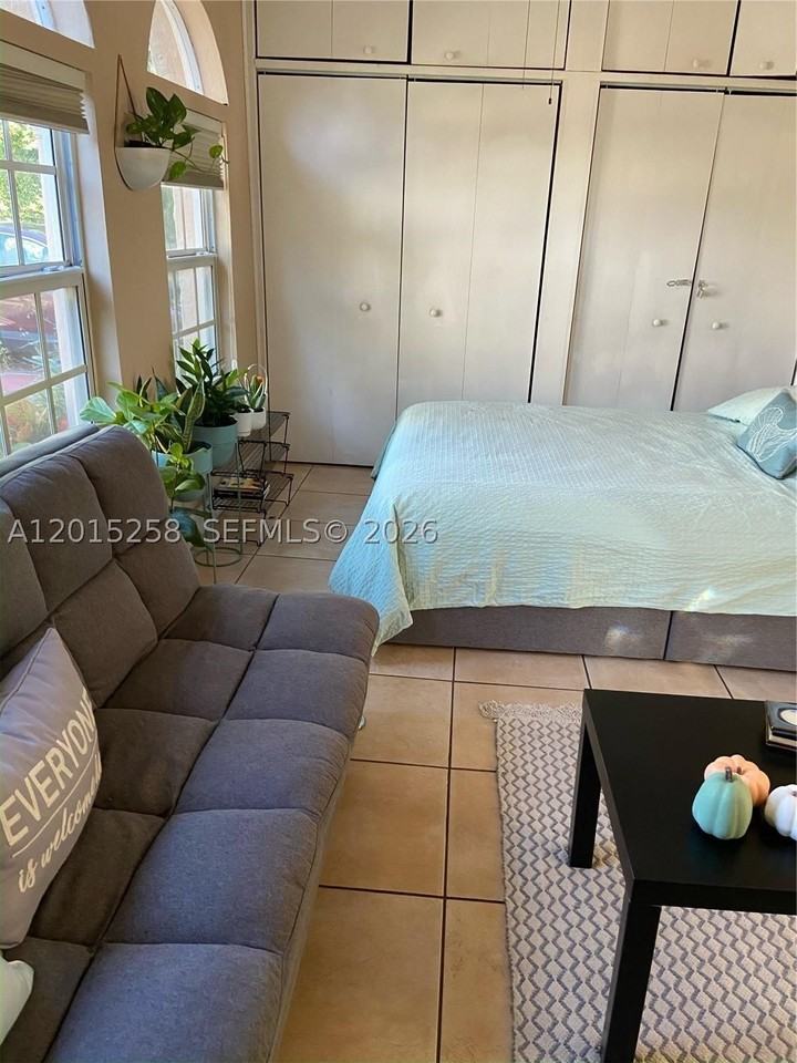 1678 Sw 11th St - Photo 6 of 9