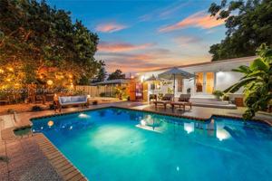 featured image of 723 Ne 112th St