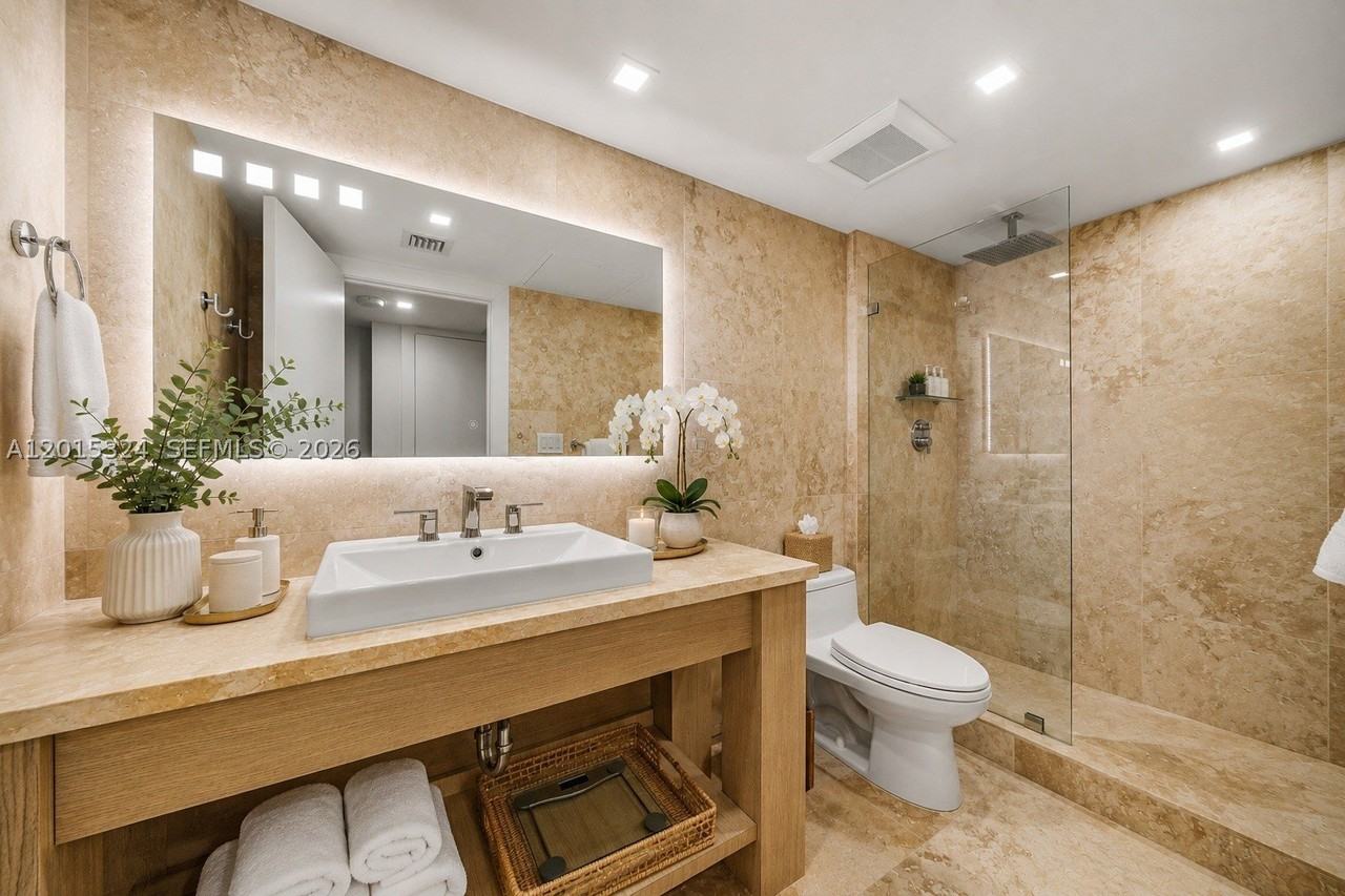 2301 Collins Ave #1128 - Photo 4 of 6