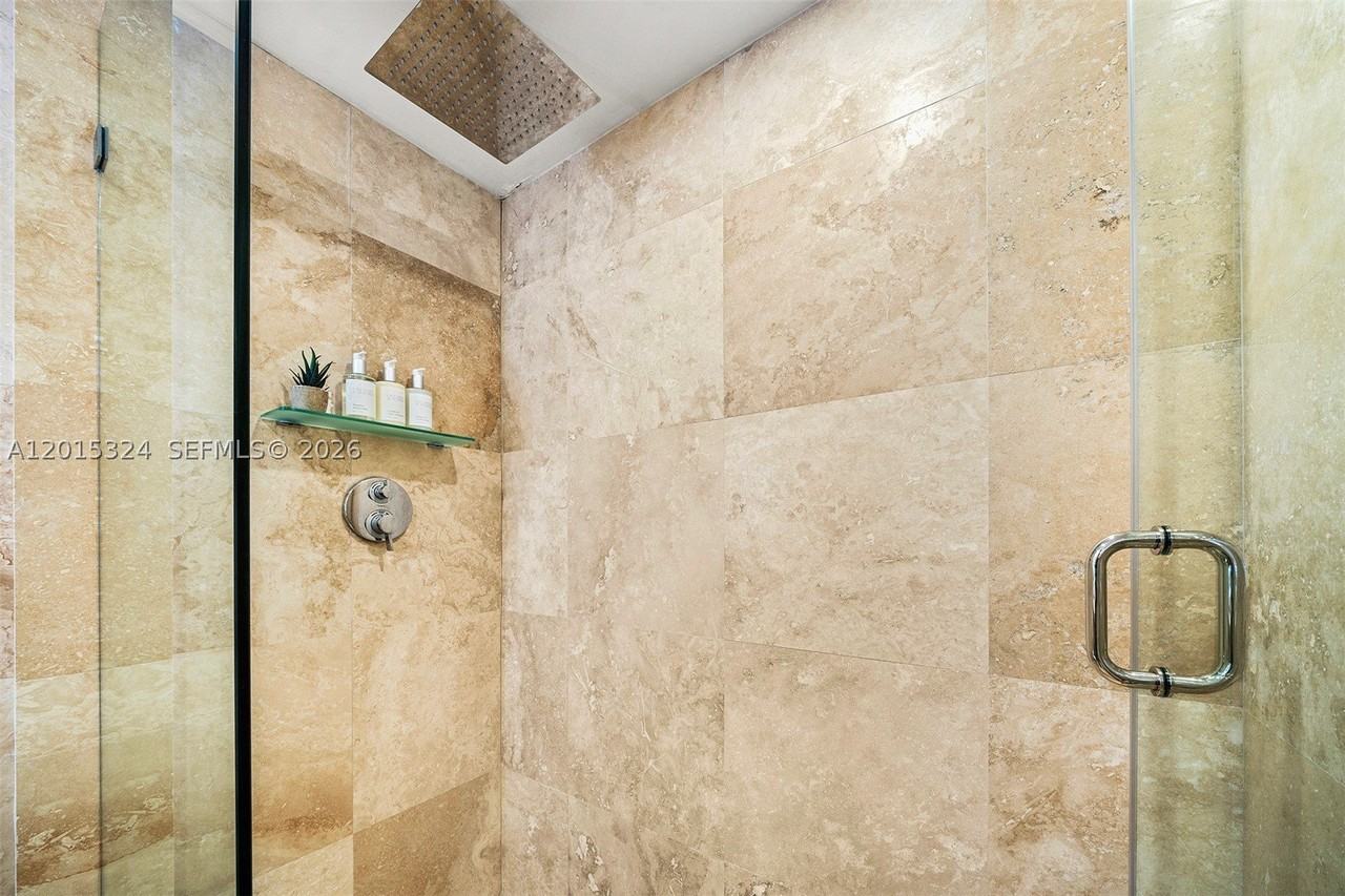 2301 Collins Ave #1128 - Photo 5 of 6