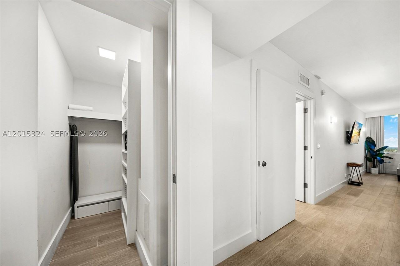 2301 Collins Ave #1128 - Photo 6 of 6