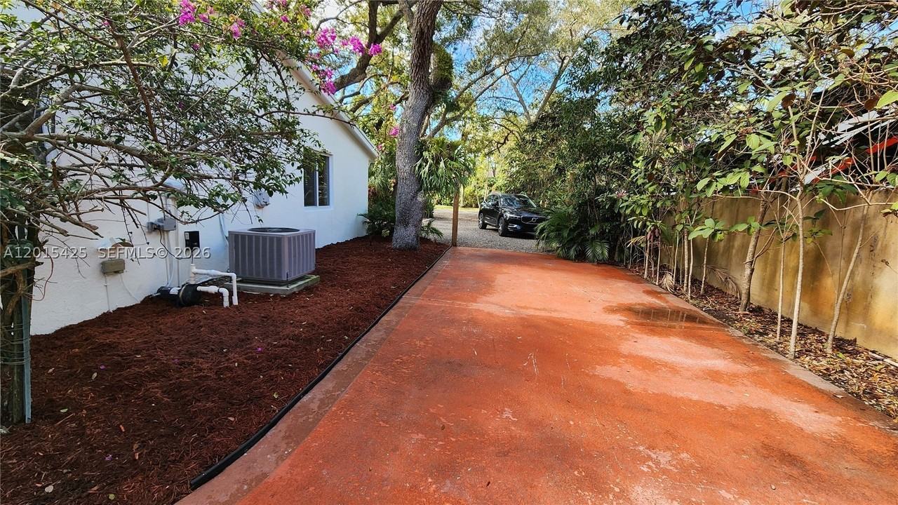 16575 Old Cutler Rd #16575 - Photo 2 of 29