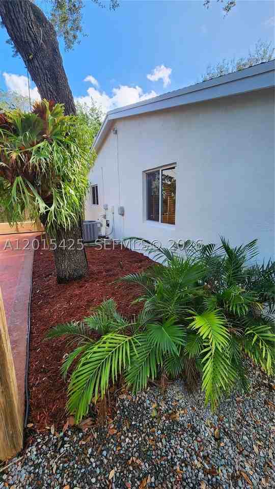 16575 Old Cutler Rd #16575 - Photo 3 of 29