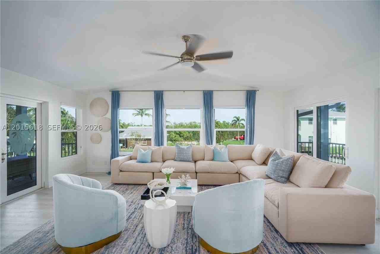 474 Peninsula Dr - Photo 7 of 50