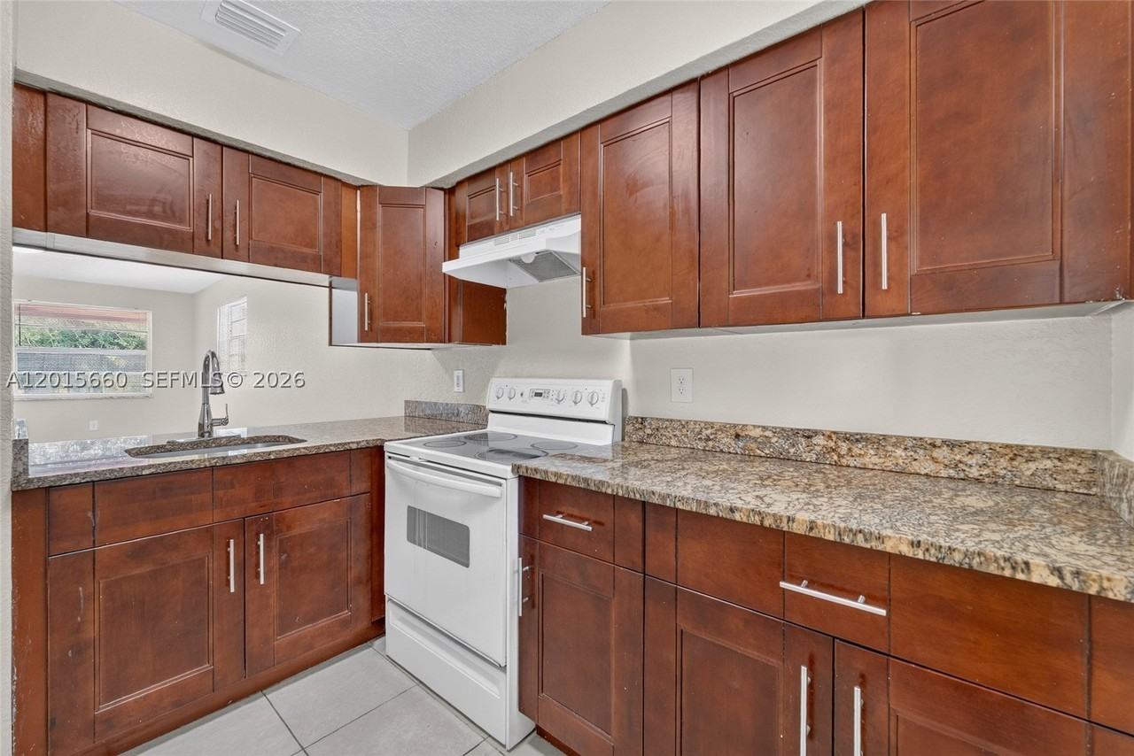 1101 W Prospect Rd #4 - Photo 2 of 27