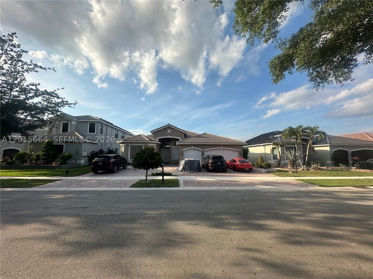 18571 Sw 44th St - Photo 2 of 36
