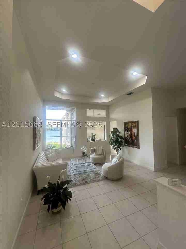 18571 Sw 44th St - Photo 4 of 36